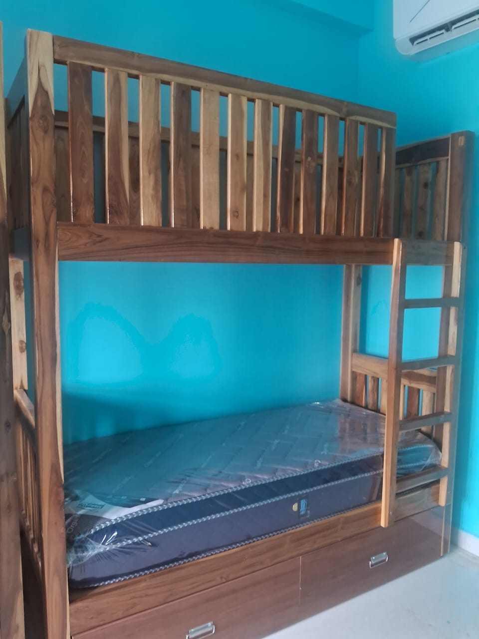 Four Sharing Girls Hostel in Hopes